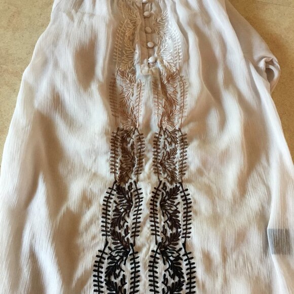 Le Chateau Bohemian Sheer Embroidered 3/4 Sleeve unic - Picture 6 of 10